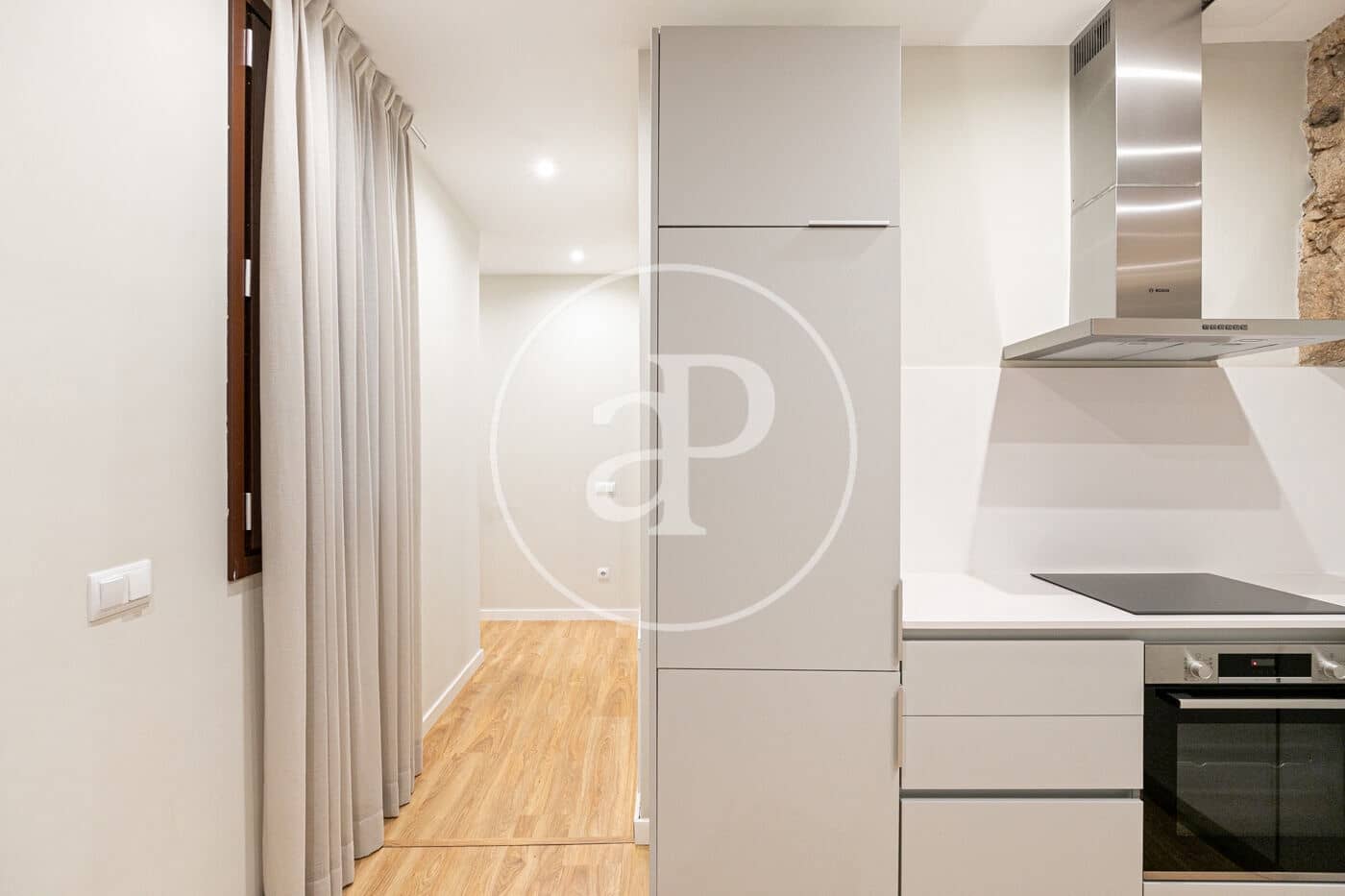 Appartement de 2 chambres à louer à Barcelone ville - 2 018 € (Ref: 10078166)