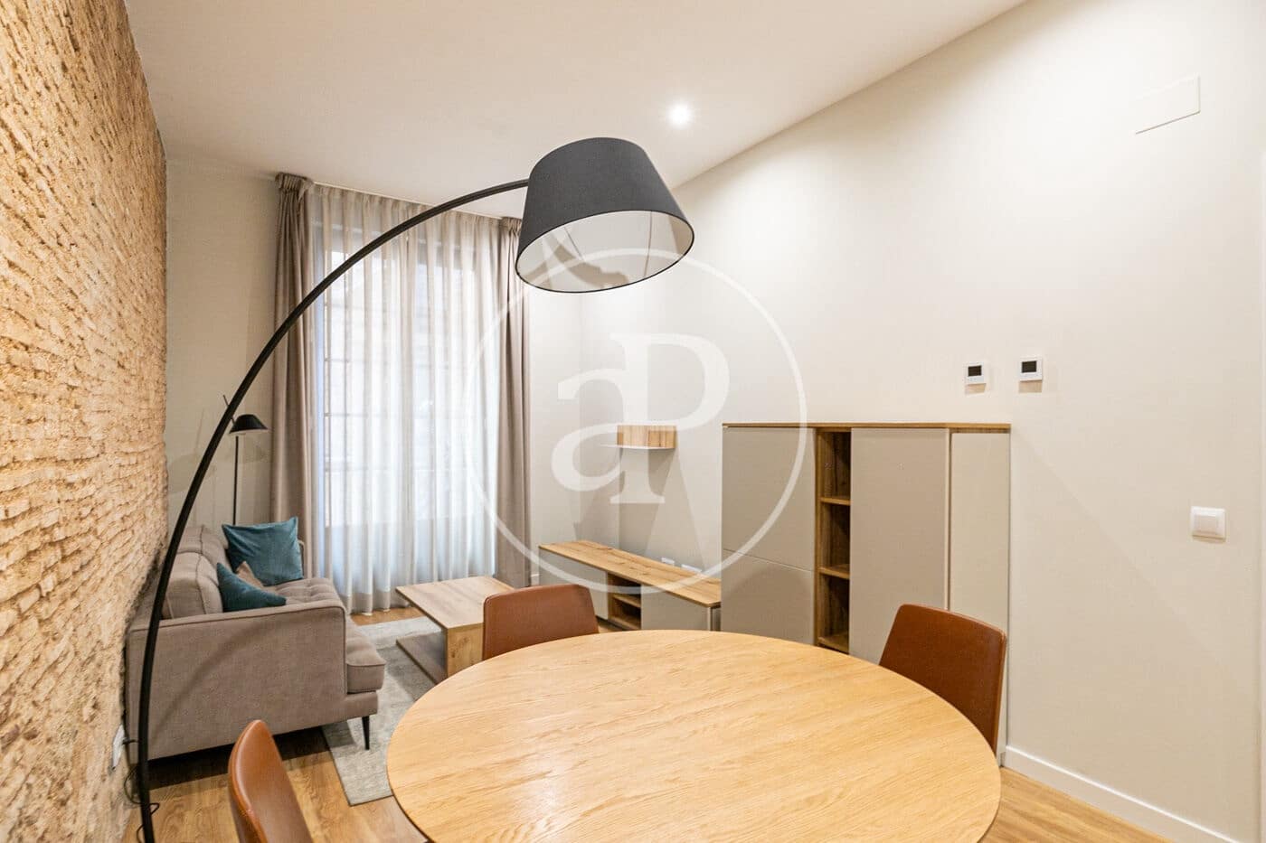Appartement de 2 chambres à louer à Barcelone ville - 2 018 € (Ref: 10078166)