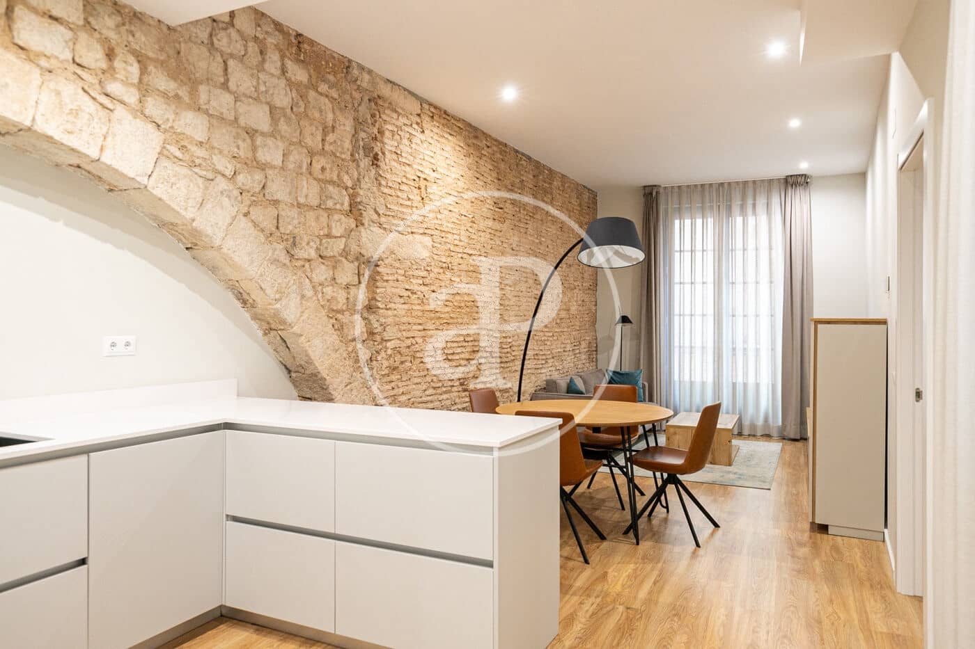 Appartement de 2 chambres à louer à Barcelone ville - 2 018 € (Ref: 10078166)