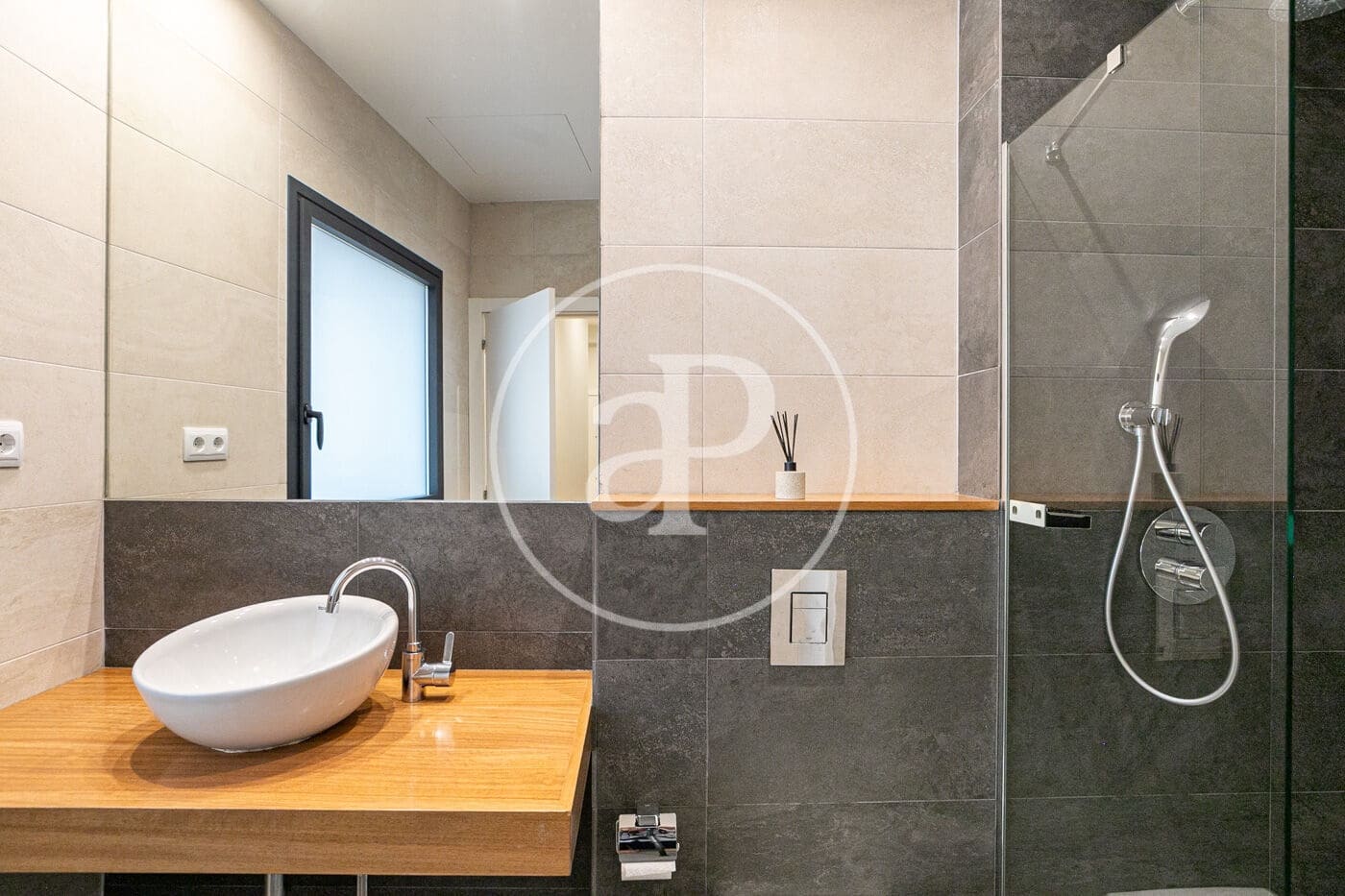 Appartement de 2 chambres à louer à Barcelone ville - 2 018 € (Ref: 10078166)