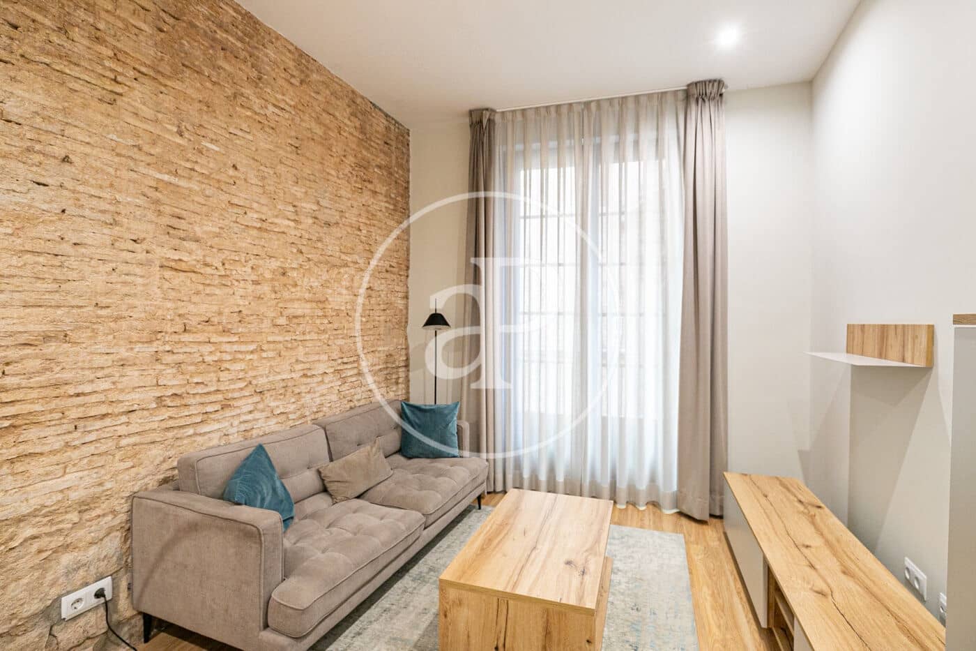 Appartement de 2 chambres à louer à Barcelone ville - 2 018 € (Ref: 10078166)