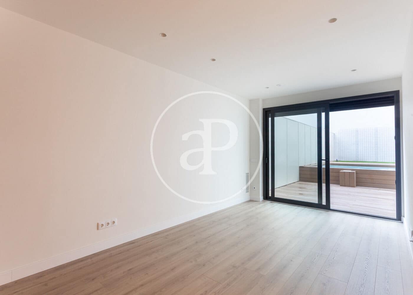 Leilighet til salgs i Barcelona by med svømmebasseng - € 755 000 (Ref: 10078170)