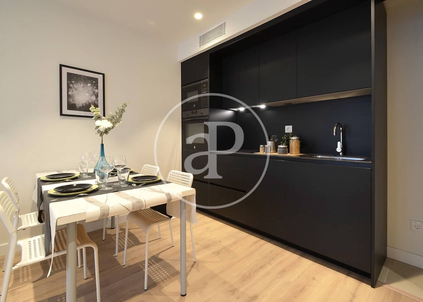 Leilighet til salgs i Barcelona by med svømmebasseng - € 755 000 (Ref: 10078170)