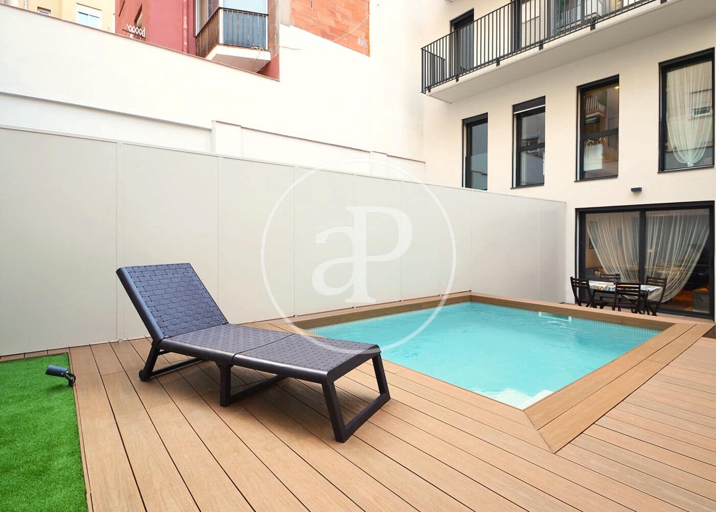 Leilighet til salgs i Barcelona by med svømmebasseng - € 755 000 (Ref: 10078170)