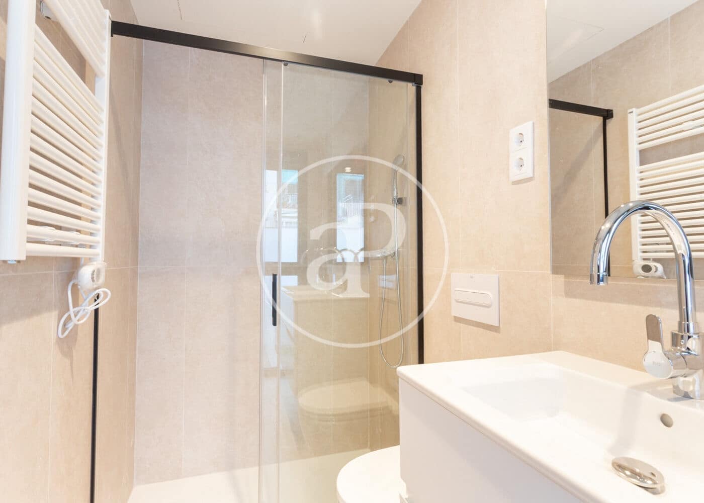 Leilighet til salgs i Barcelona by med svømmebasseng - € 755 000 (Ref: 10078170)