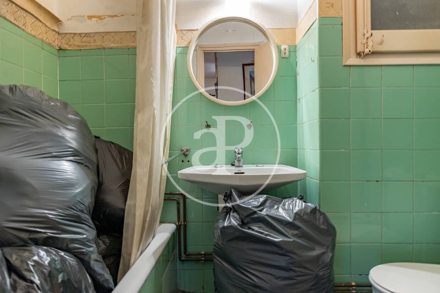 4 bedroom Apartment for sale in Barcelona city with garage - € 595,000 (Ref: 10089550)