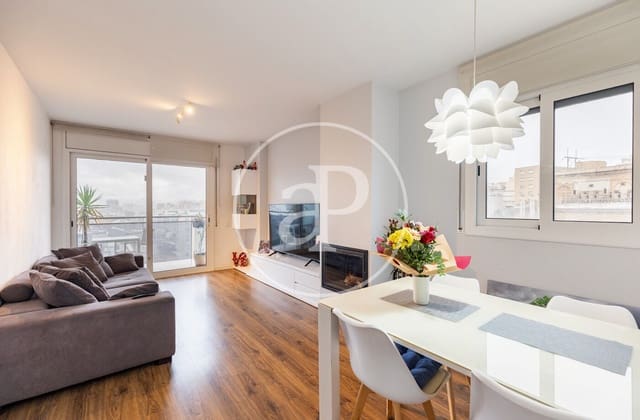 Ático de 4 habitaciones en L'Hospitalet de Llobregat en venta con piscina garaje - 589.000 € (Ref: 10098292)