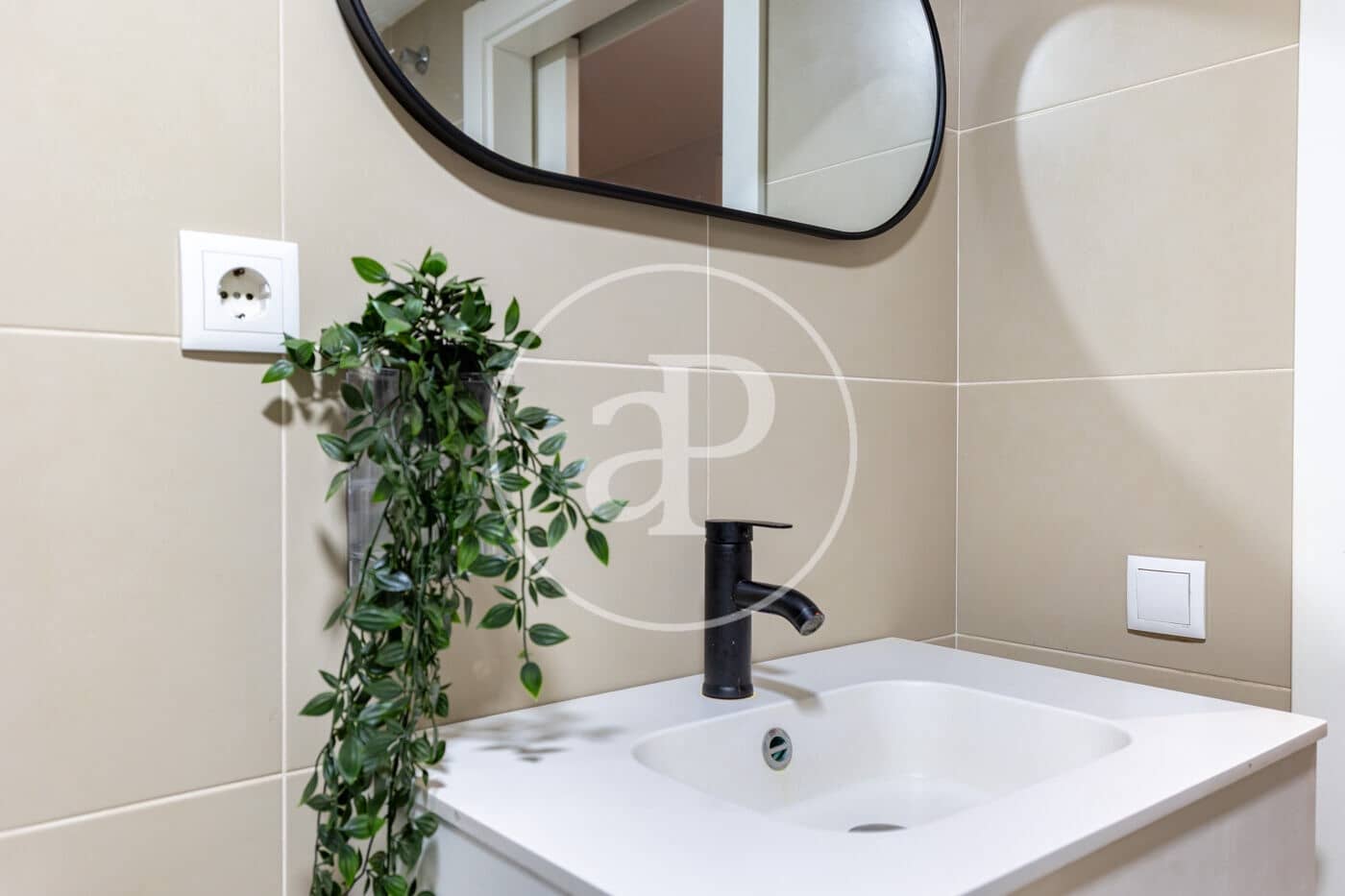 Ático de 4 habitaciones en L'Hospitalet de Llobregat en venta con piscina garaje - 589.000 € (Ref: 10098292)