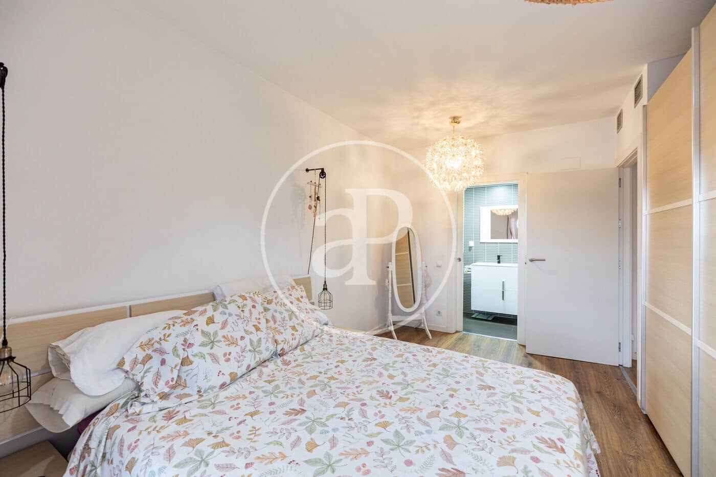 Ático de 4 habitaciones en L'Hospitalet de Llobregat en venta con piscina garaje - 589.000 € (Ref: 10098292)