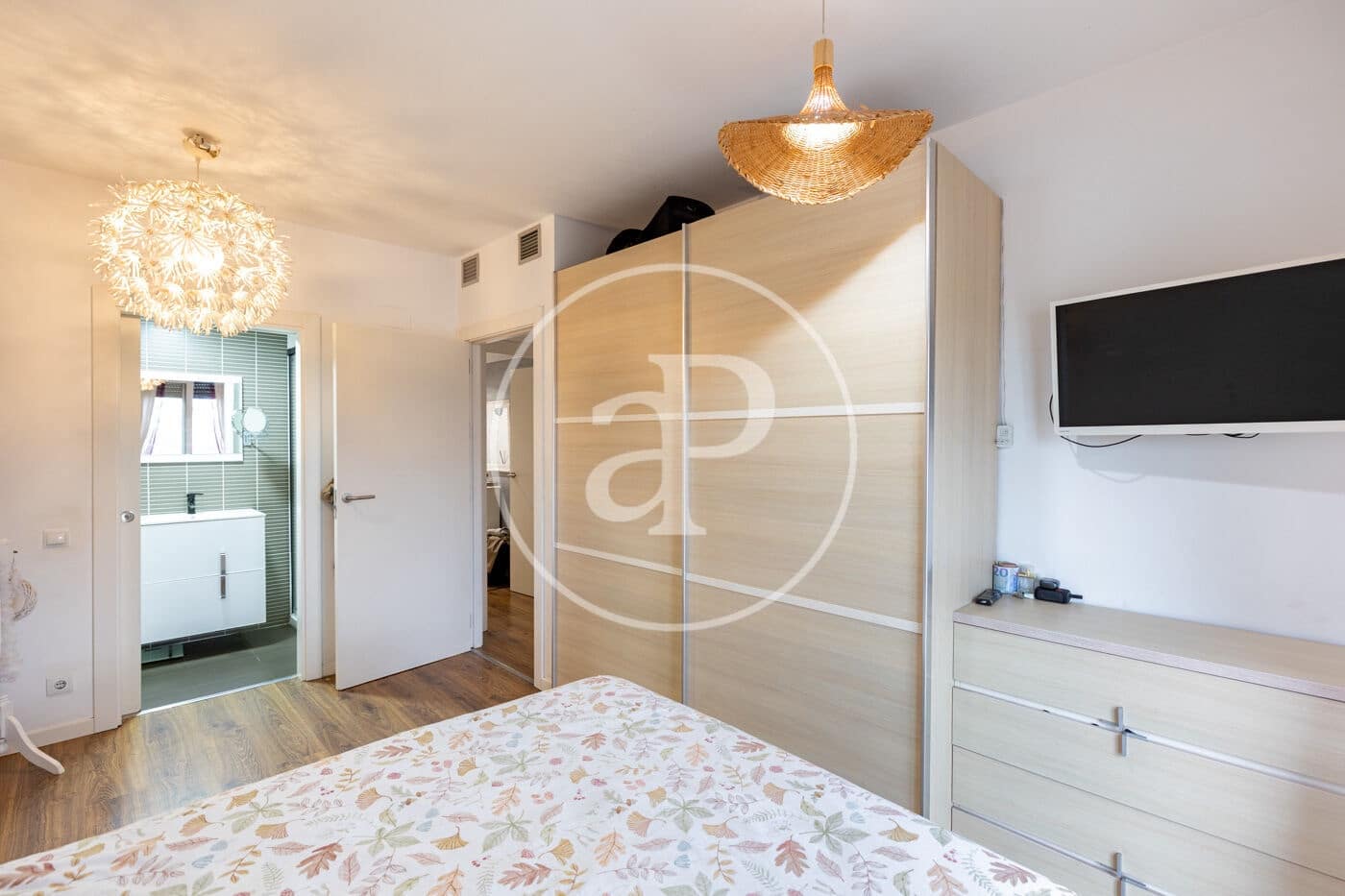 Ático de 4 habitaciones en L'Hospitalet de Llobregat en venta con piscina garaje - 589.000 € (Ref: 10098292)