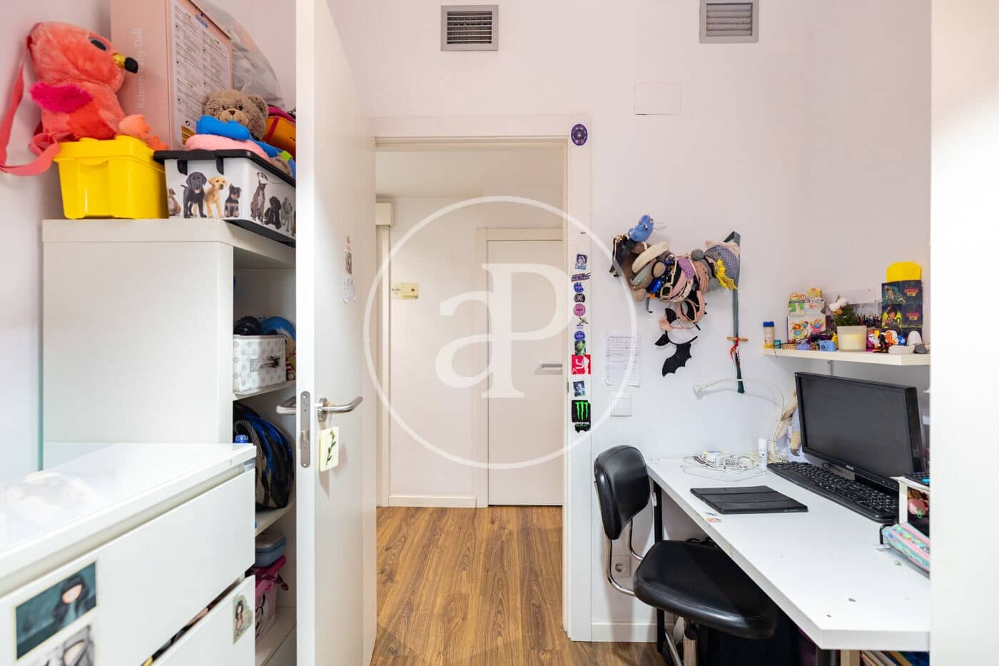 Ático de 4 habitaciones en L'Hospitalet de Llobregat en venta con piscina garaje - 589.000 € (Ref: 10098292)