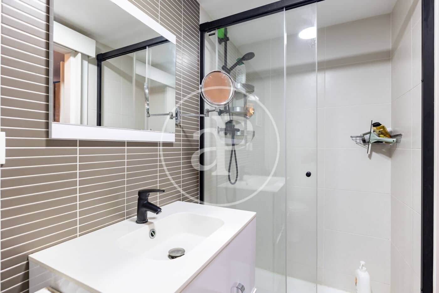Ático de 4 habitaciones en L'Hospitalet de Llobregat en venta con piscina garaje - 589.000 € (Ref: 10098292)
