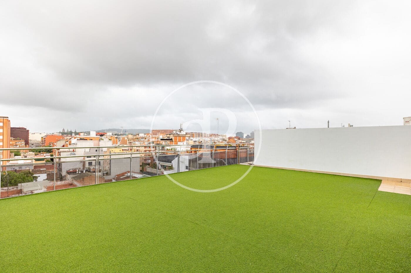 Ático de 4 habitaciones en L'Hospitalet de Llobregat en venta con piscina garaje - 589.000 € (Ref: 10098292)