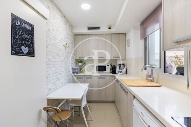 Ático de 4 habitaciones en L'Hospitalet de Llobregat en venta con piscina garaje - 589.000 € (Ref: 10098292)