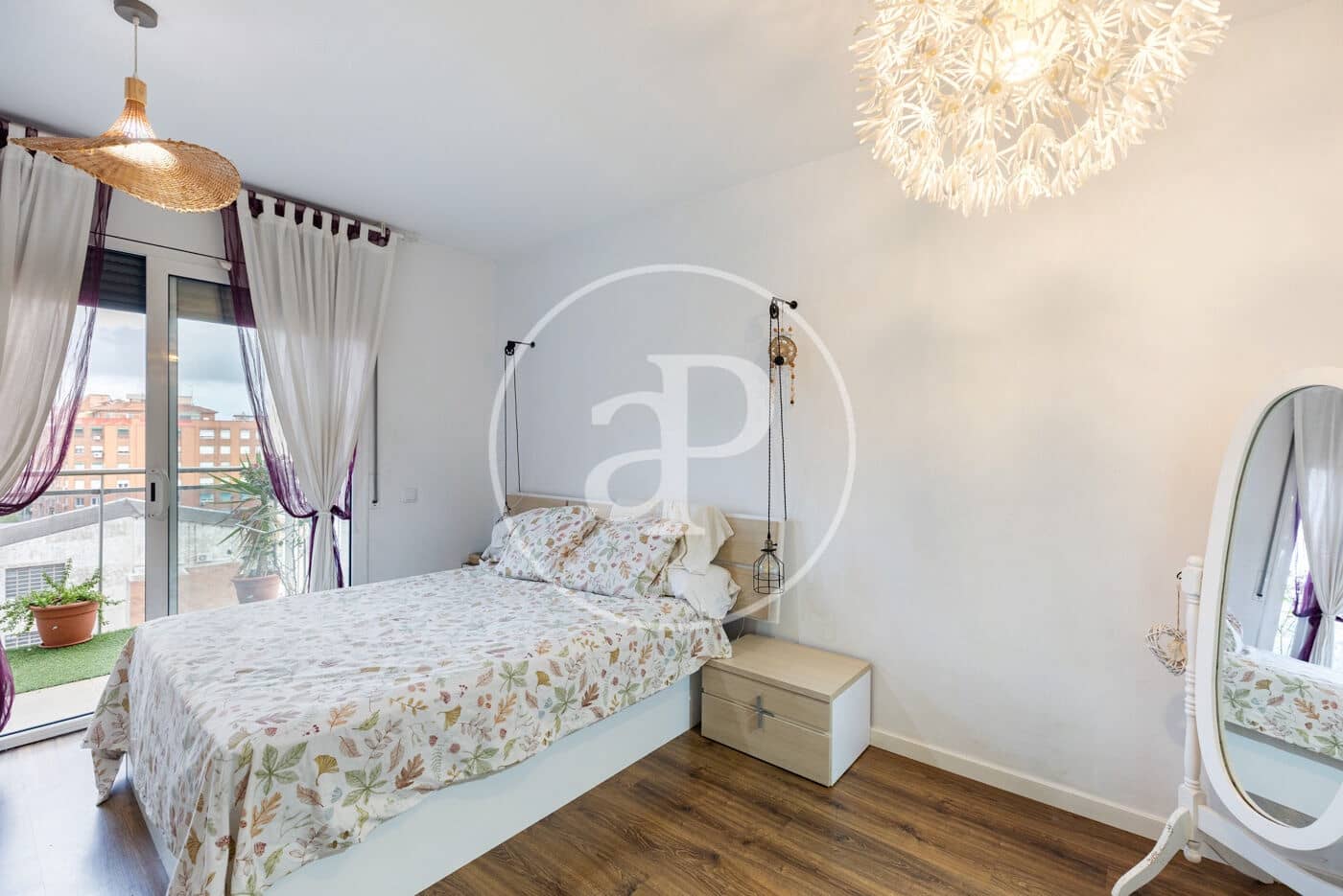 Ático de 4 habitaciones en L'Hospitalet de Llobregat en venta con piscina garaje - 589.000 € (Ref: 10098292)