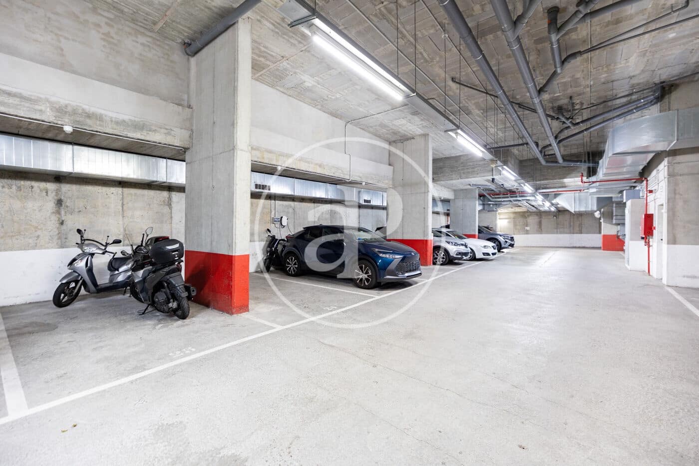 Ático de 4 habitaciones en L'Hospitalet de Llobregat en venta con piscina garaje - 589.000 € (Ref: 10098292)