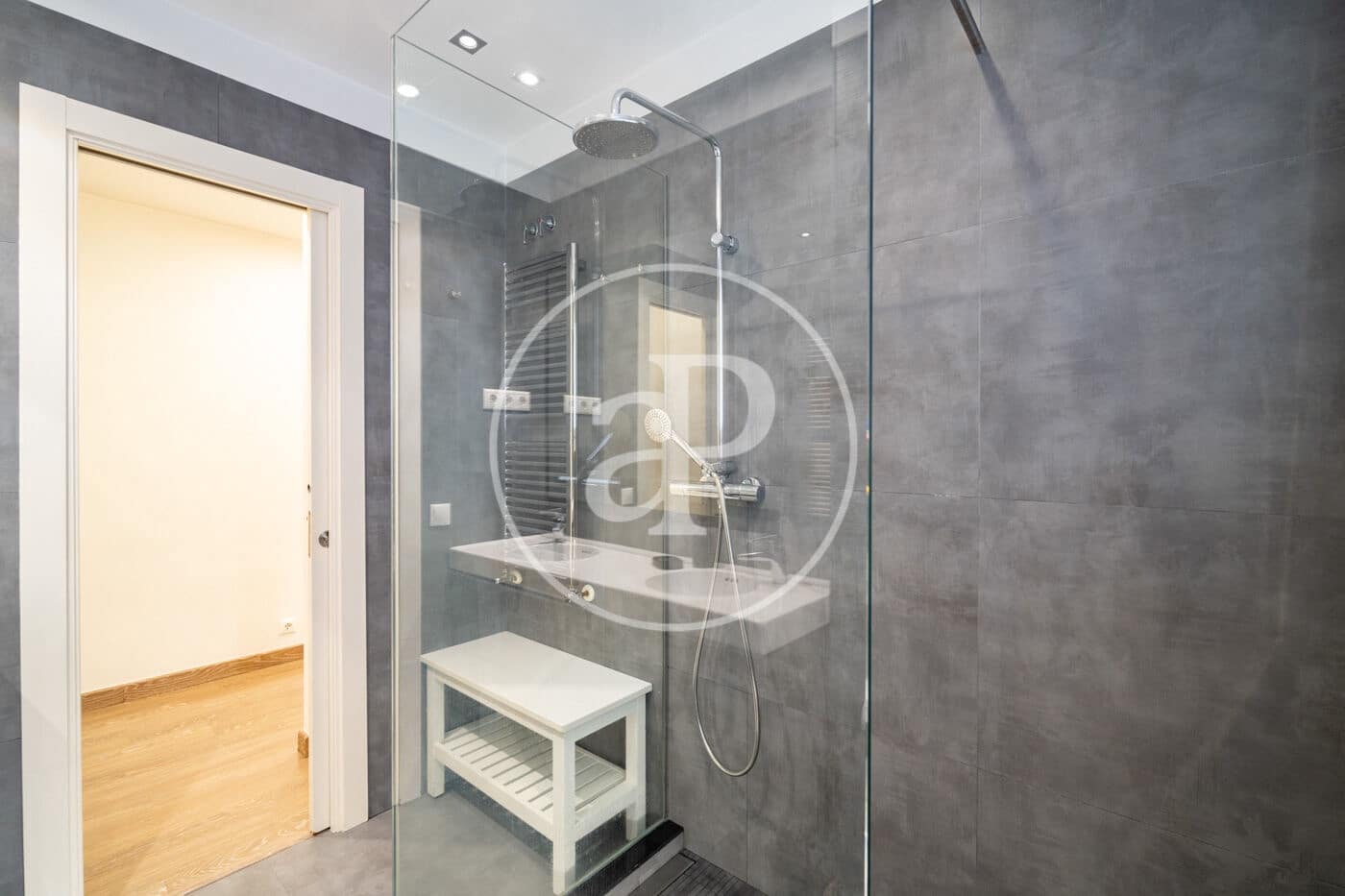 4 soveværelse Lejlighed til salg i Barcelona by med garage - € 1.580.000 (Ref: 10100162)