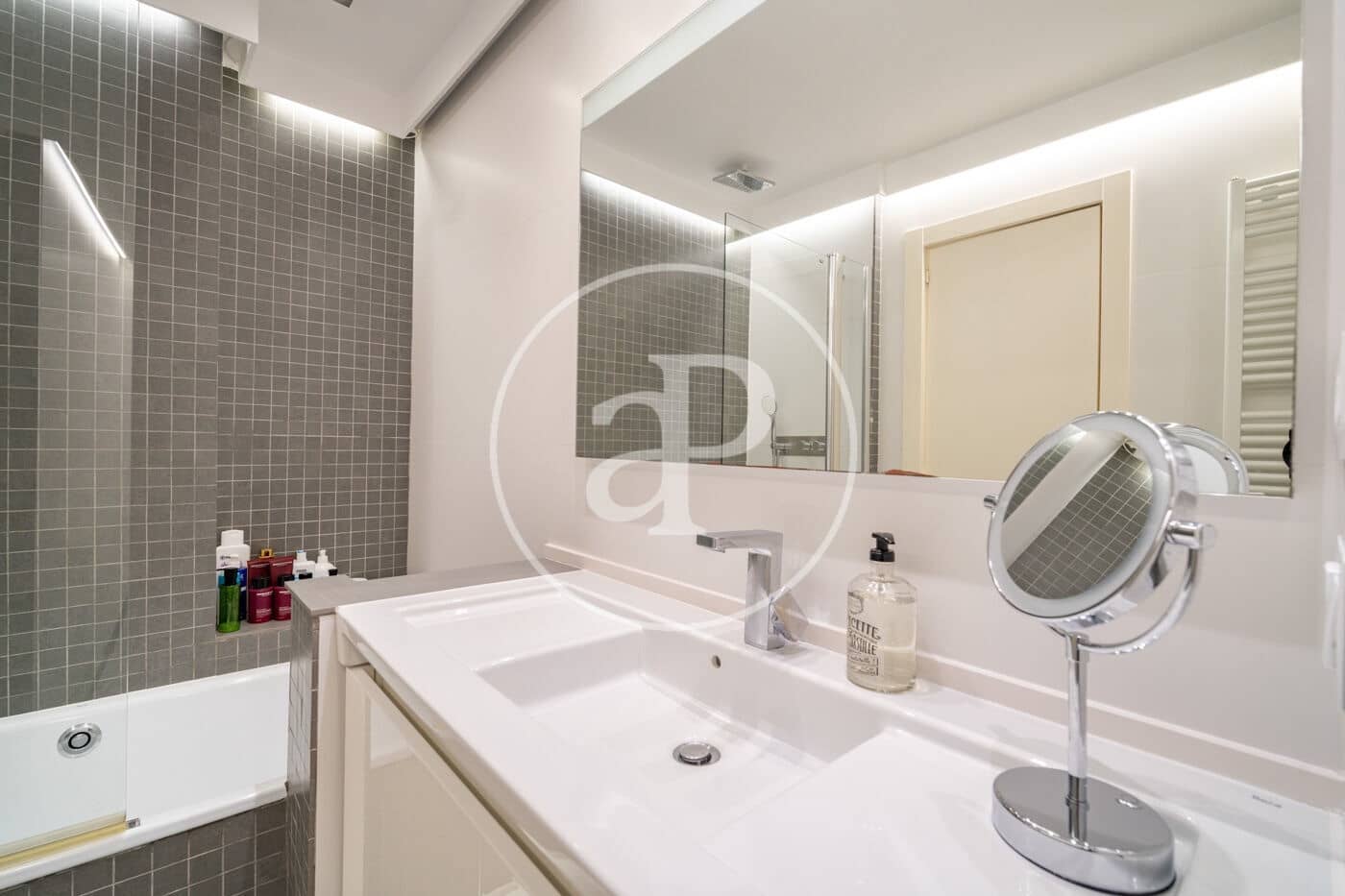 4 soveværelse Lejlighed til salg i Barcelona by med garage - € 1.580.000 (Ref: 10100162)
