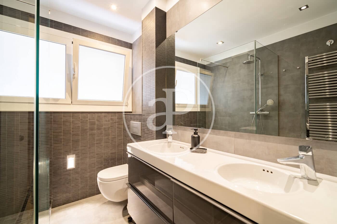 4 soveværelse Lejlighed til salg i Barcelona by med garage - € 1.580.000 (Ref: 10100162)