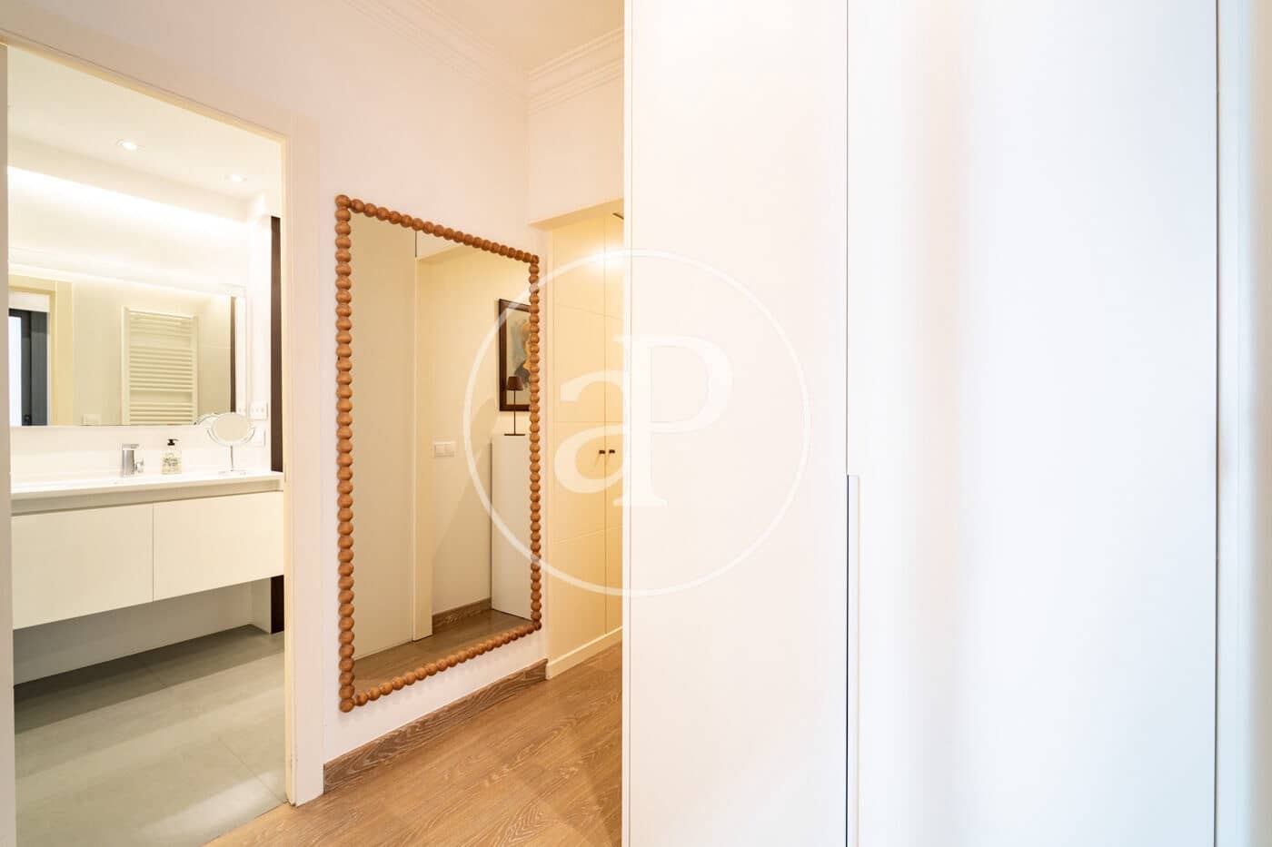 4 soveværelse Lejlighed til salg i Barcelona by med garage - € 1.580.000 (Ref: 10100162)