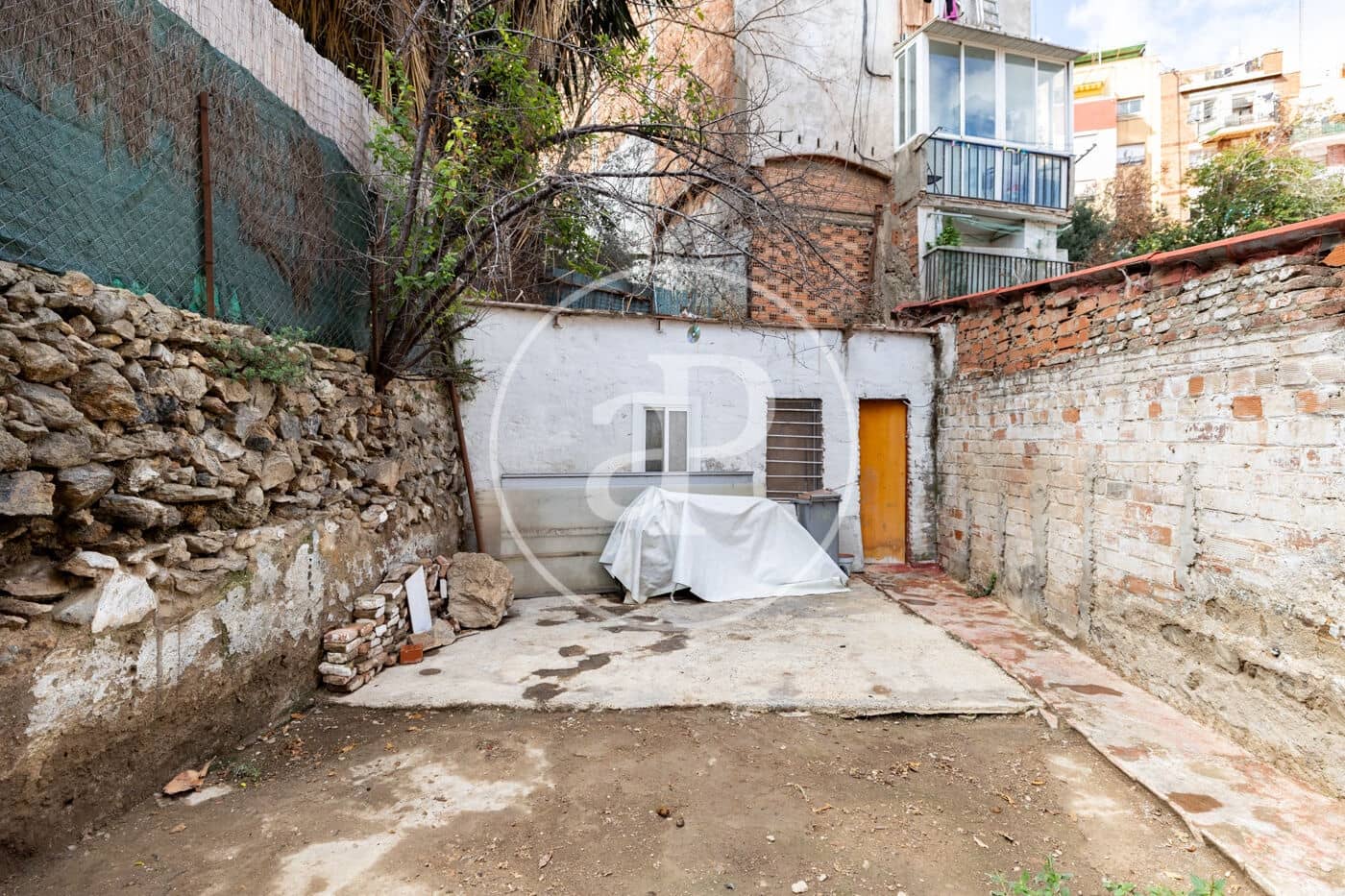 Undeveloped Land for sale in Barcelona city - € 590,000 (Ref: 10100164)