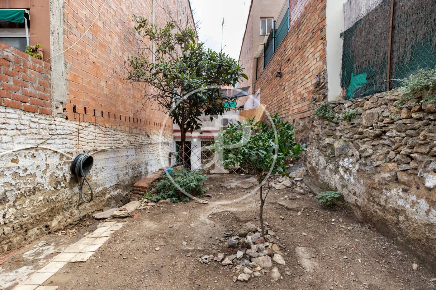 Undeveloped Land for sale in Barcelona city - € 590,000 (Ref: 10100164)