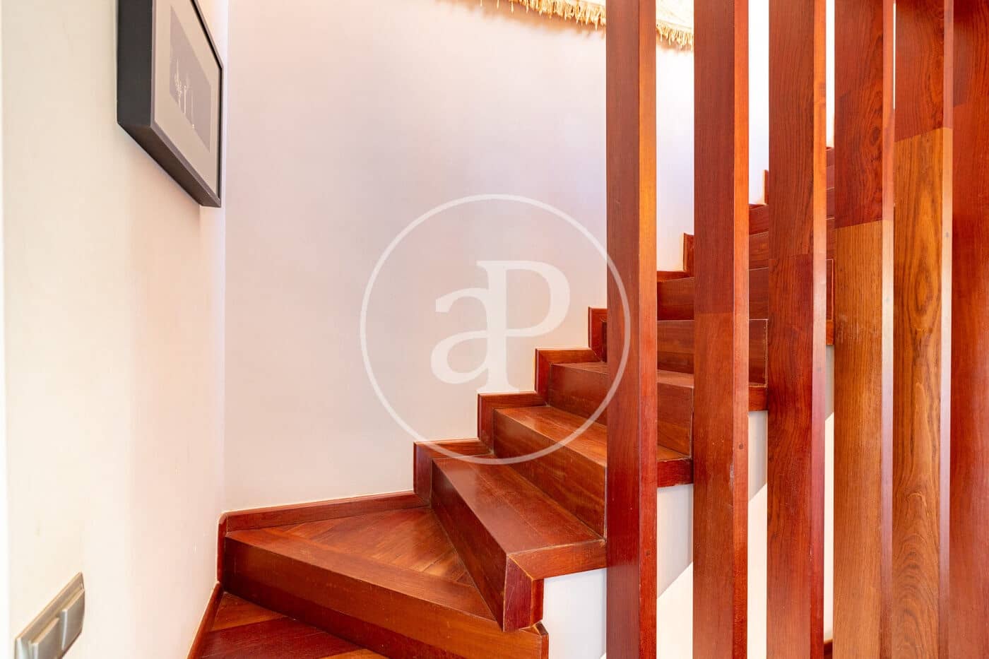 5 bedroom Villa for sale in Sant Feliu de Llobregat with garage - € 895,000 (Ref: 10109616)