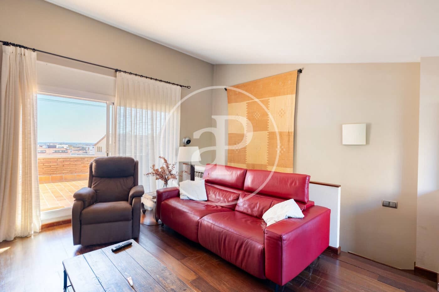 5 bedroom Villa for sale in Sant Feliu de Llobregat with garage - € 895,000 (Ref: 10109616)