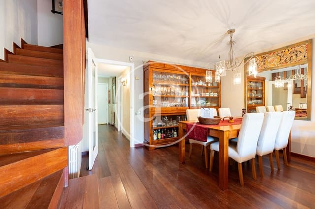 5 bedroom Villa for sale in Sant Feliu de Llobregat with garage - € 895,000 (Ref: 10109616)