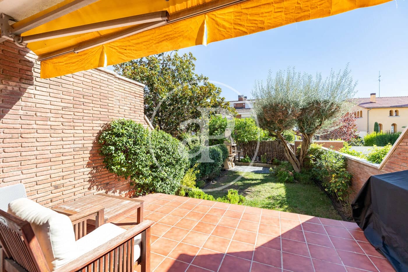 5 bedroom Villa for sale in Sant Feliu de Llobregat with garage - € 895,000 (Ref: 10109616)