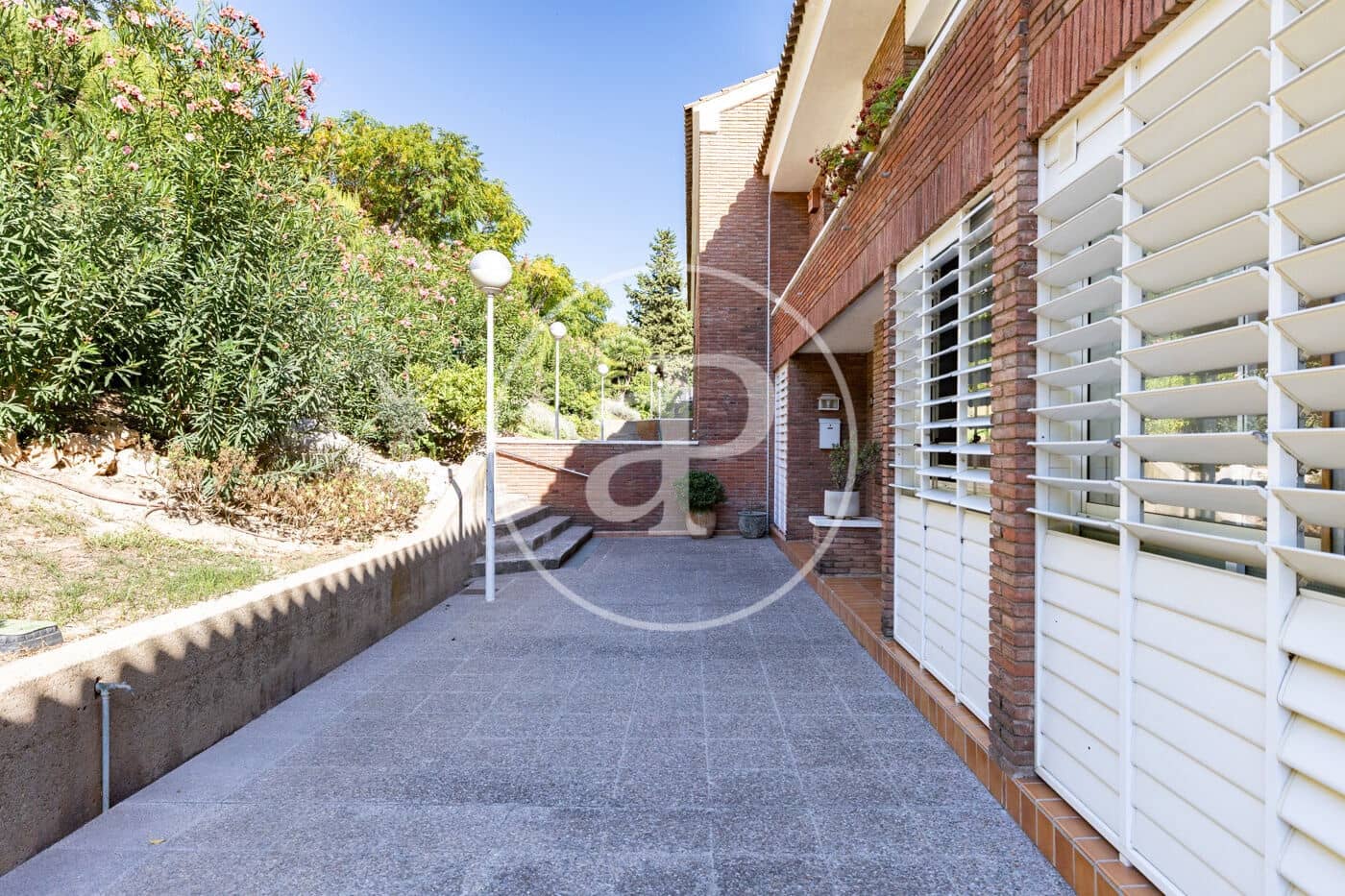 5 bedroom Villa for sale in Sant Feliu de Llobregat with garage - € 895,000 (Ref: 10109616)