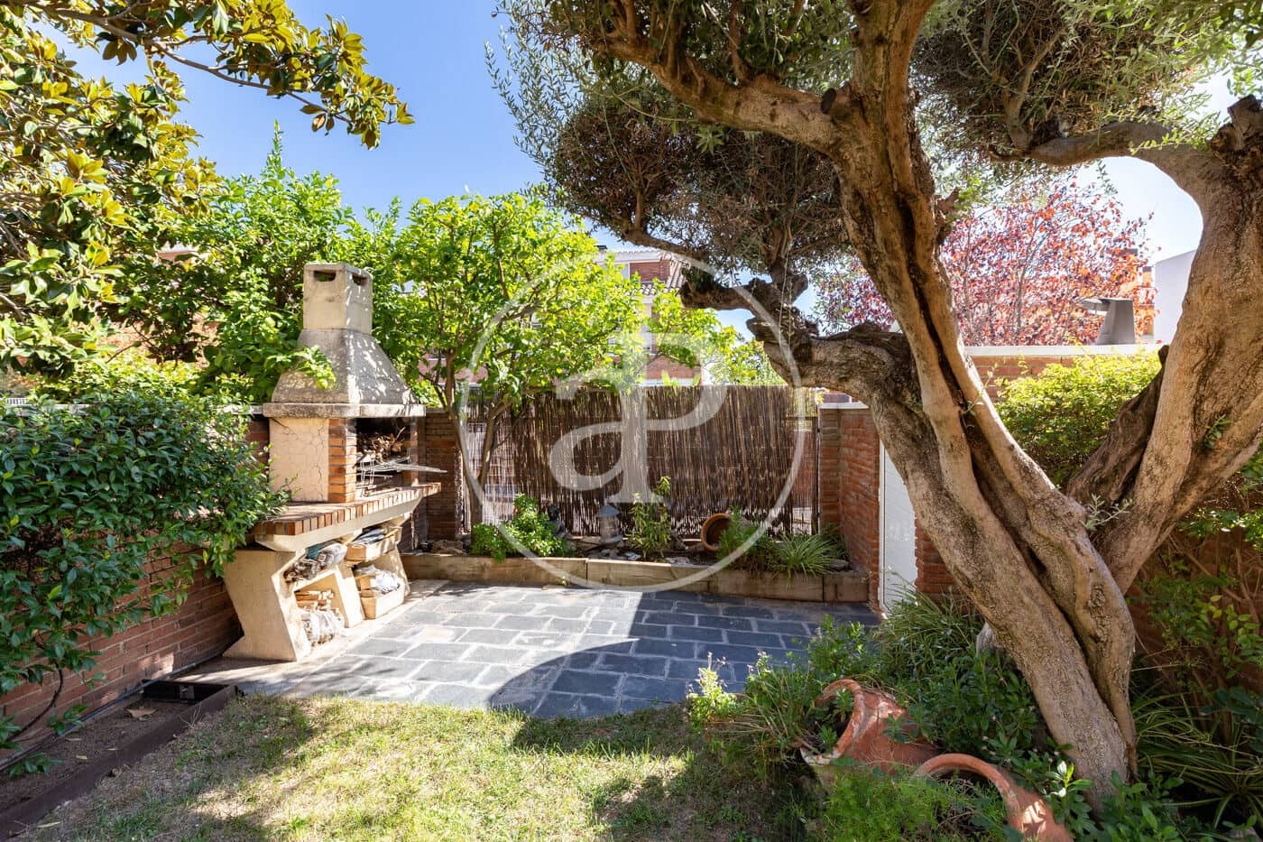 5 bedroom Villa for sale in Sant Feliu de Llobregat with garage - € 895,000 (Ref: 10109616)