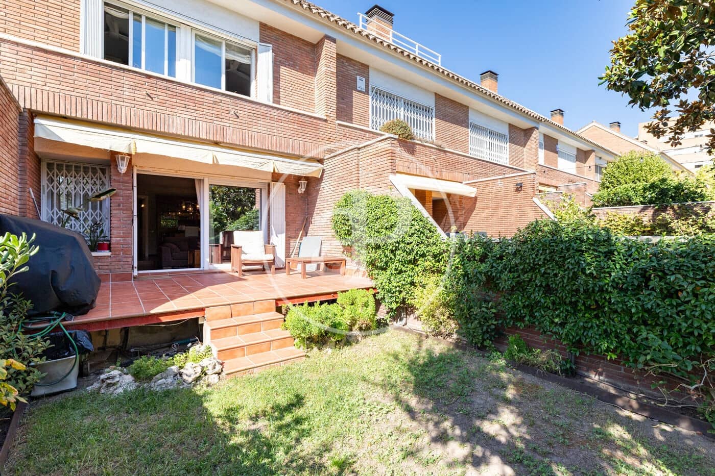 5 bedroom Villa for sale in Sant Feliu de Llobregat with garage - € 895,000 (Ref: 10109616)