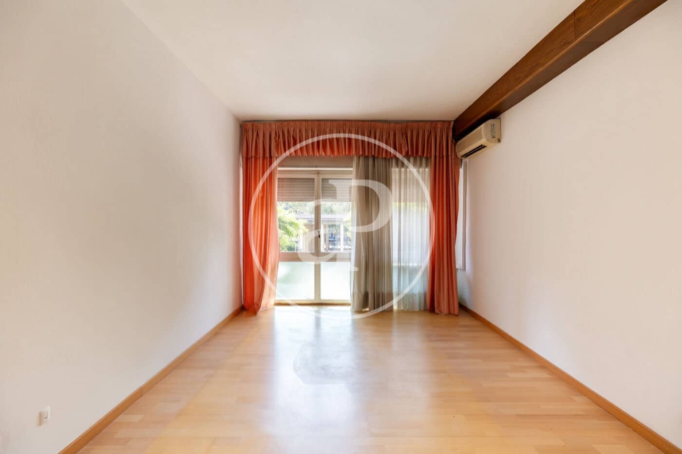 4 bedroom Apartment for sale in Barcelona city - € 370,000 (Ref: 10109619)