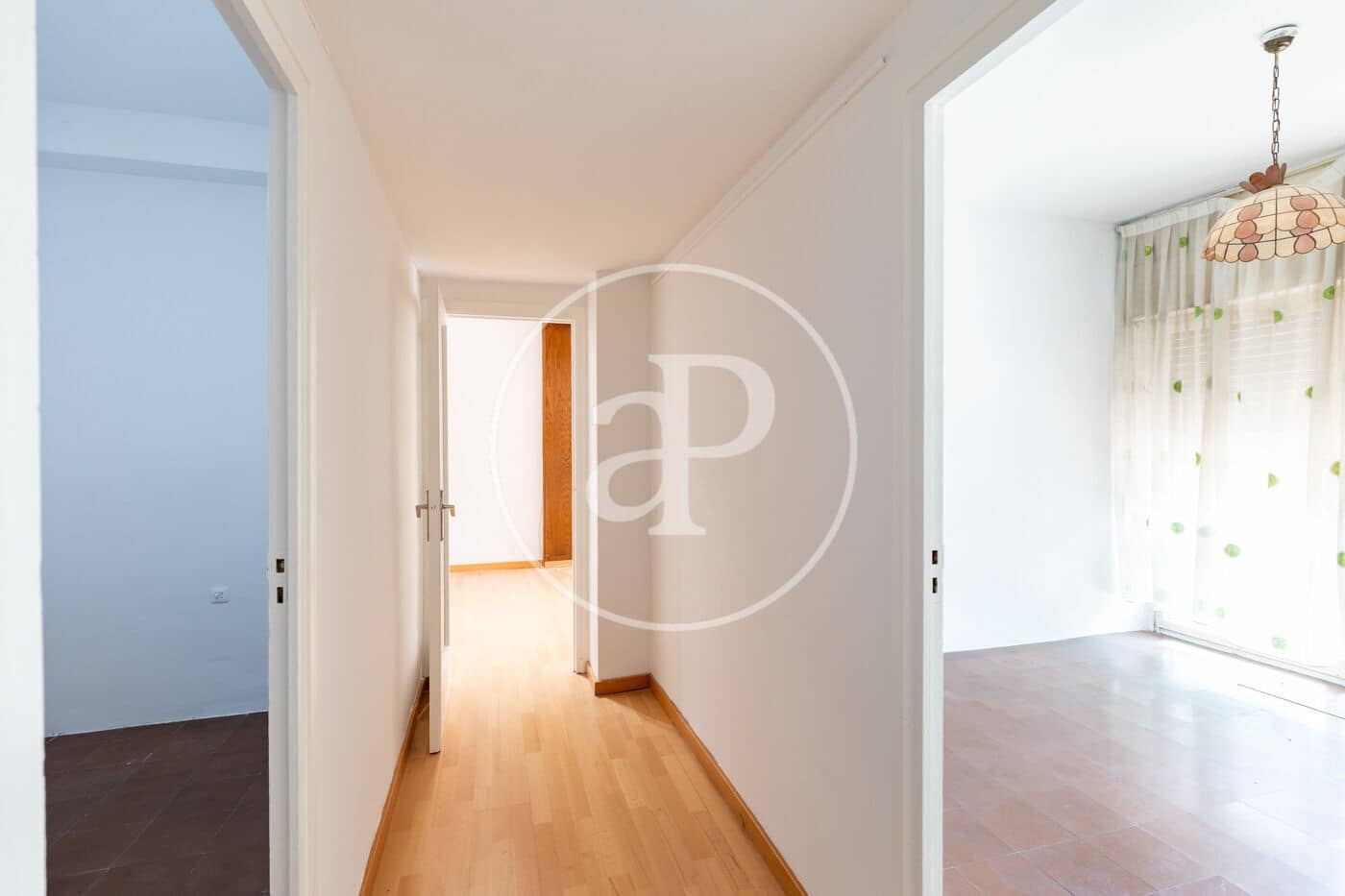 4 bedroom Apartment for sale in Barcelona city - € 370,000 (Ref: 10109619)