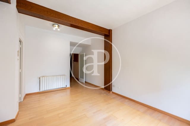 4 bedroom Apartment for sale in Sant Martí de Provenals, Barcelona city - € 370,000 (Ref: 10109619)