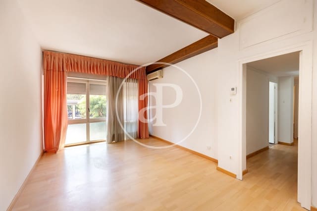 4 bedroom Apartment for sale in Sant Martí de Provenals, Barcelona city - € 370,000 (Ref: 10109619)
