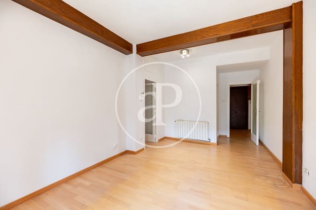 4 bedroom Apartment for sale in Sant Martí de Provenals, Barcelona city - € 370,000 (Ref: 10109619)