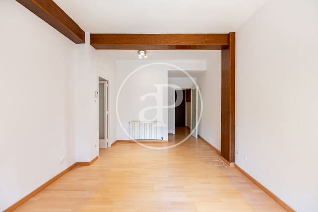 4 bedroom Apartment for sale in Sant Martí de Provenals, Barcelona city - € 370,000 (Ref: 10109619)