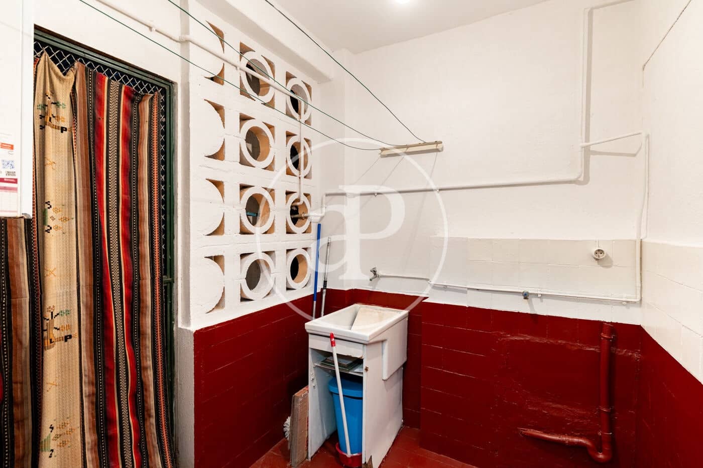 4 bedroom Apartment for sale in Barcelona city - € 370,000 (Ref: 10109619)