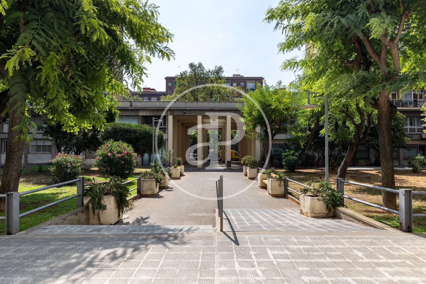 4 bedroom Apartment for sale in Barcelona city - € 370,000 (Ref: 10109619)