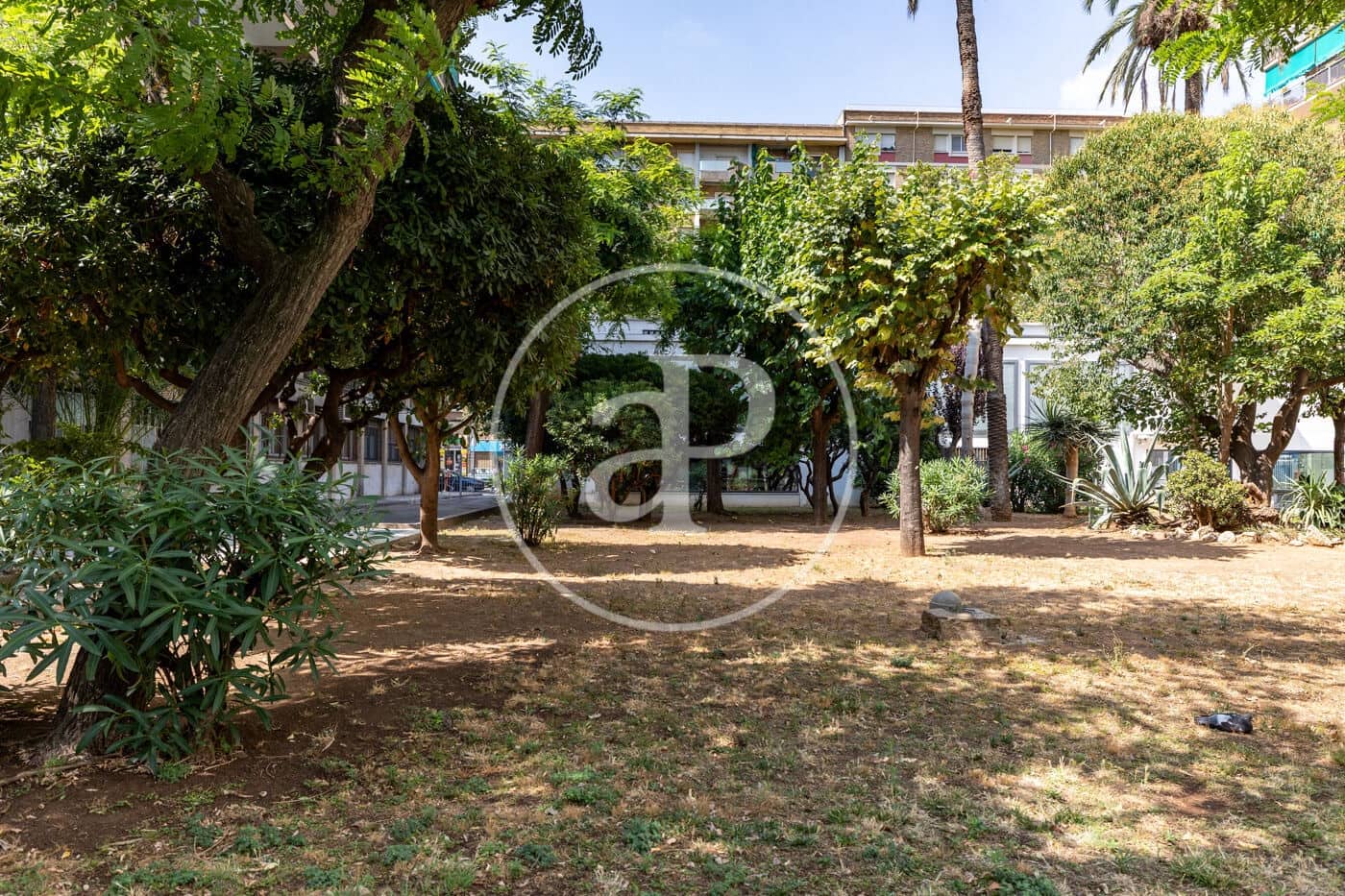 4 bedroom Apartment for sale in Barcelona city - € 370,000 (Ref: 10109619)