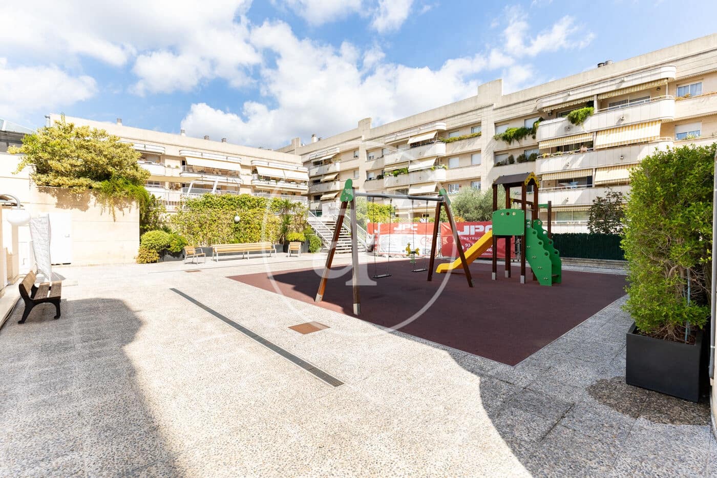 2 soverom Leilighet til salgs i Sant Cugat del Valles med svømmebasseng garasje - € 570 000 (Ref: 10115669)