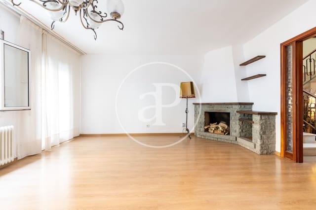 5 sovrum Villa till salu i Sabadell med garage - 590 000 € (Ref: 10119945)