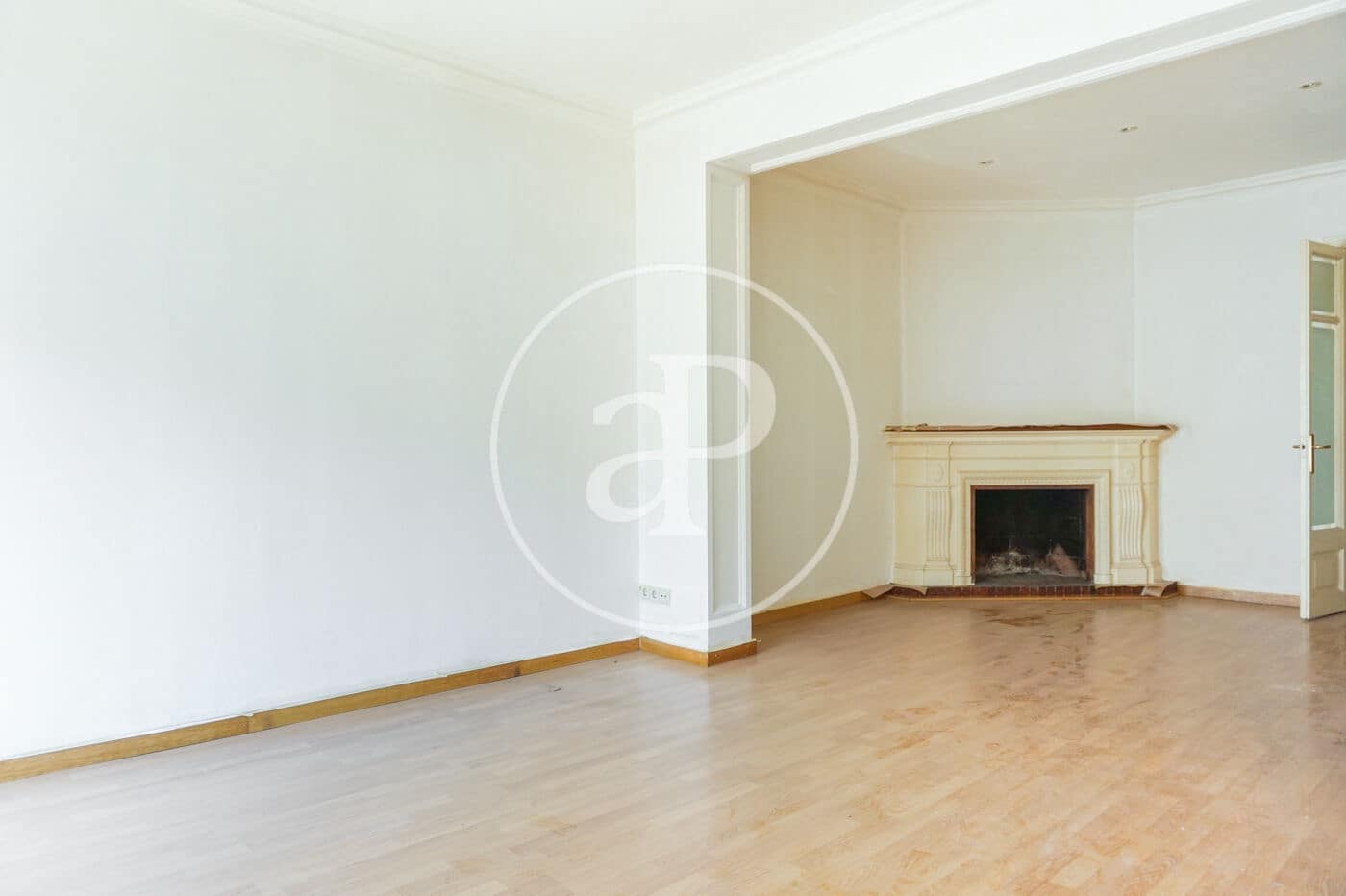 5 quarto Apartamento para arrendar em Barcelona cidade - 2 350 € (Ref: 10131723)