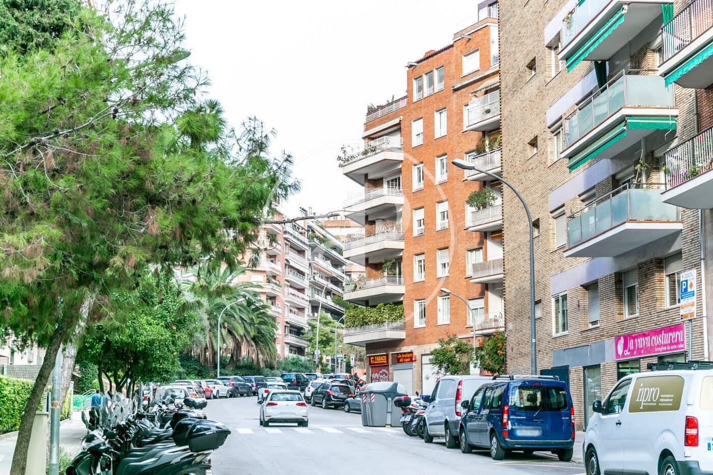 5 quarto Apartamento para arrendar em Barcelona cidade - 2 350 € (Ref: 10131723)