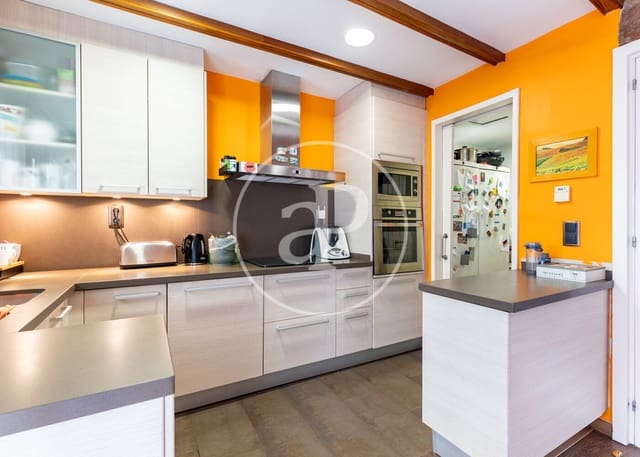 5 soveværelse Villa til salg i Sabadell med garage - € 670.000 (Ref: 10142418)