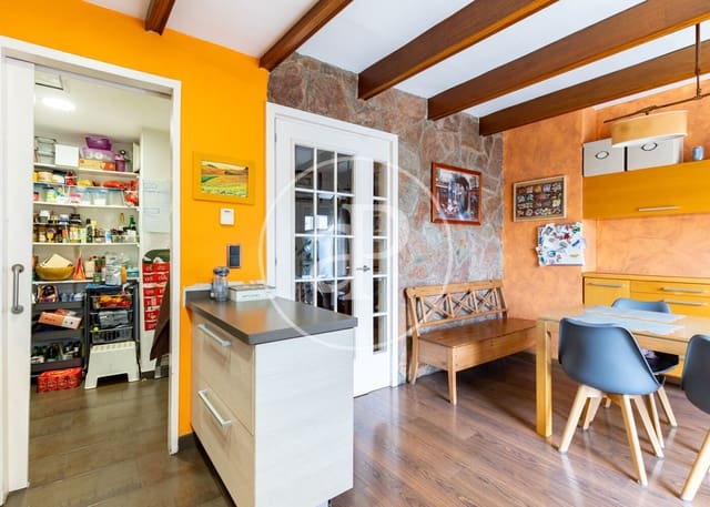 5 soveværelse Villa til salg i Sabadell med garage - € 670.000 (Ref: 10142418)