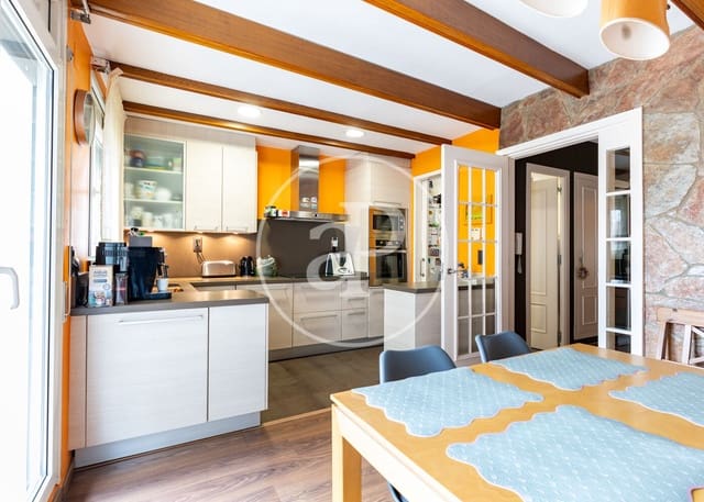 5 soveværelse Villa til salg i Sabadell med garage - € 670.000 (Ref: 10142418)