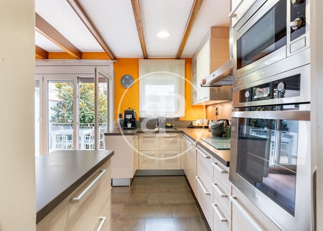 5 soveværelse Villa til salg i Sabadell med garage - € 670.000 (Ref: 10142418)